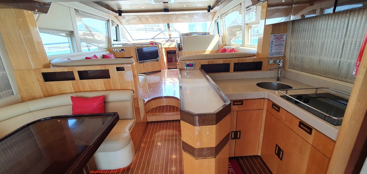 Аренда моторной яхты Majesty 56 XCLUSIVE III в Дубае